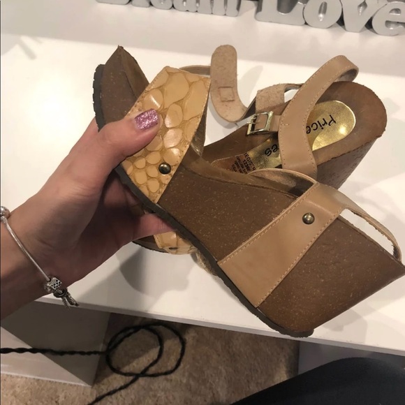 Adorable wedges - Picture 2 of 3